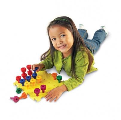 Podložka s dúhovými kolíkmi