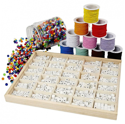 Písmenkový náramok