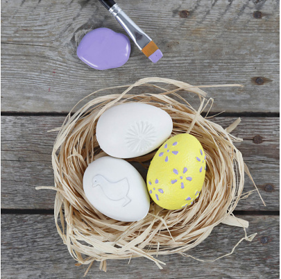 Embosované plastové vajíčka