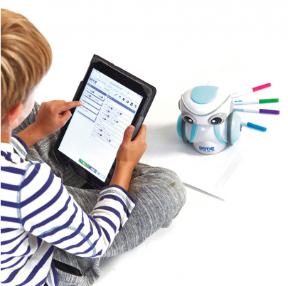 Programovateľný kresliaci robot Artie 3000