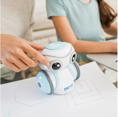 Programovateľný kresliaci robot Artie 3000