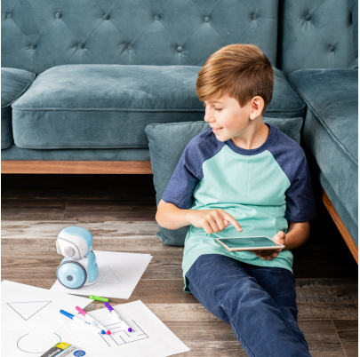 Programovateľný kresliaci robot Artie 3000