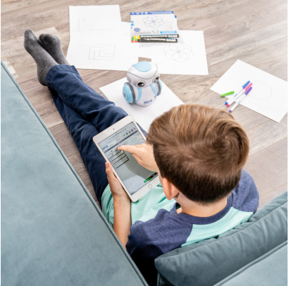 Programovateľný kresliaci robot Artie 3000