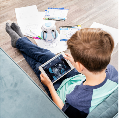 Programovateľný kresliaci robot Artie 3000