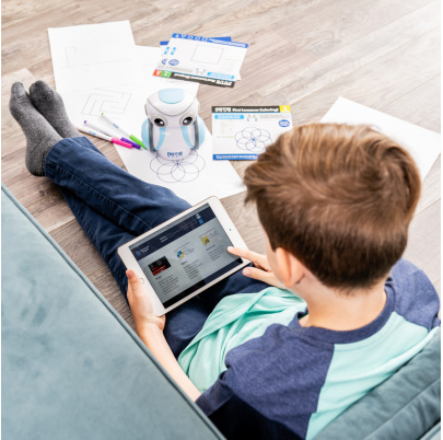 Programovateľný kresliaci robot Artie 3000